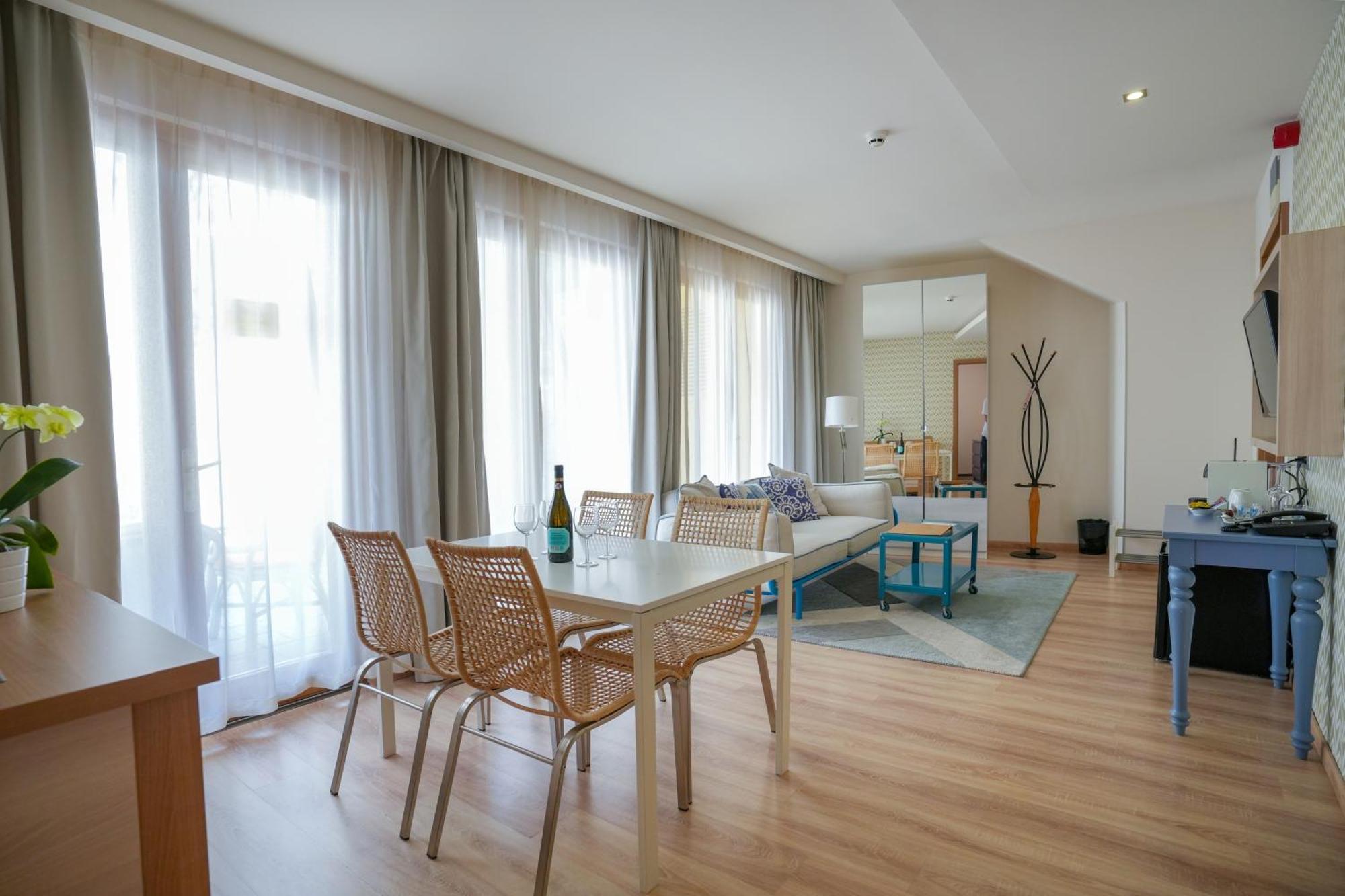 Imola Udvarhaz Dessert Hotel Егер Екстериор снимка