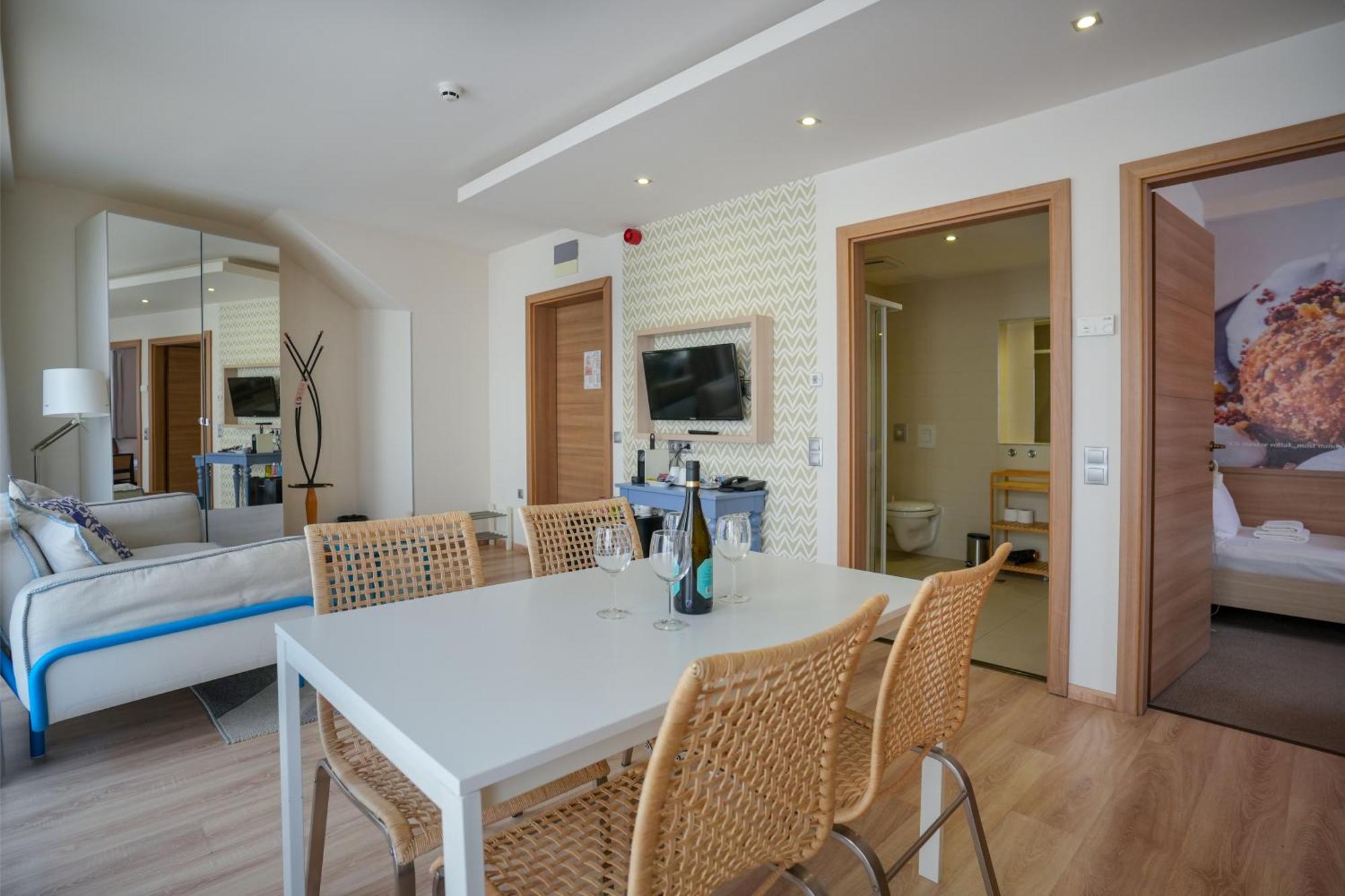 Imola Udvarhaz Dessert Hotel Егер Екстериор снимка