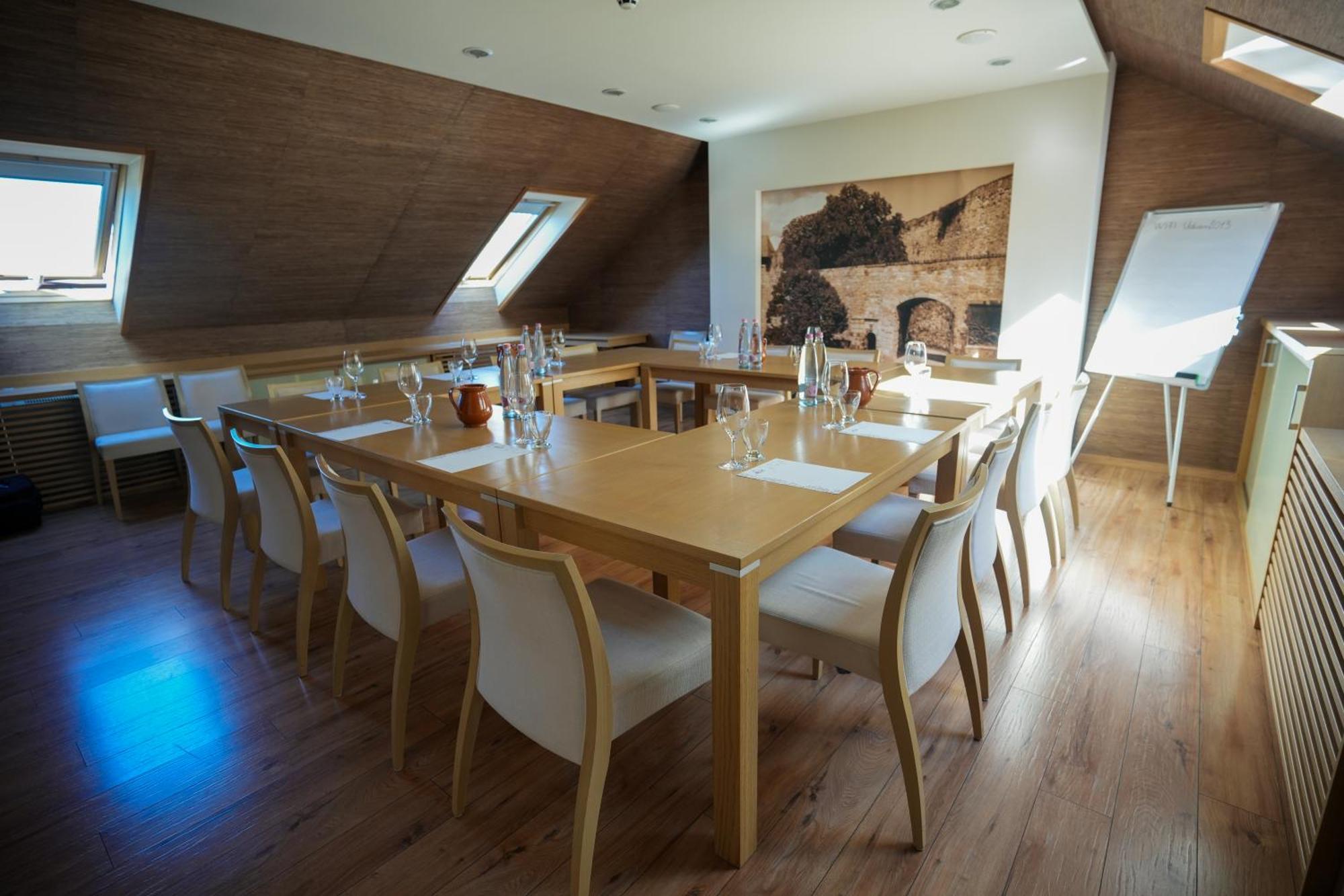 Imola Udvarhaz Dessert Hotel Егер Екстериор снимка