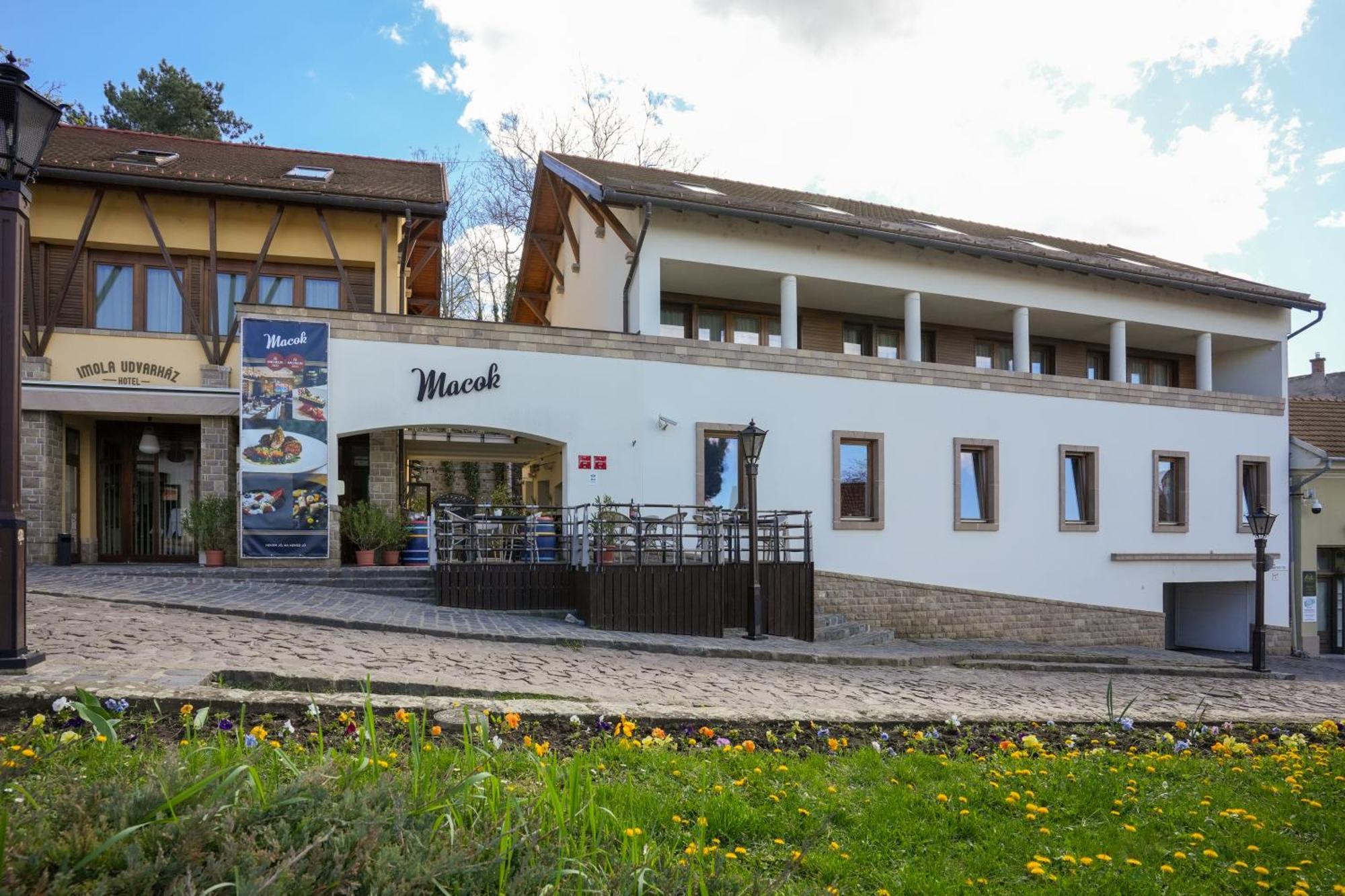 Imola Udvarhaz Dessert Hotel Егер Екстериор снимка