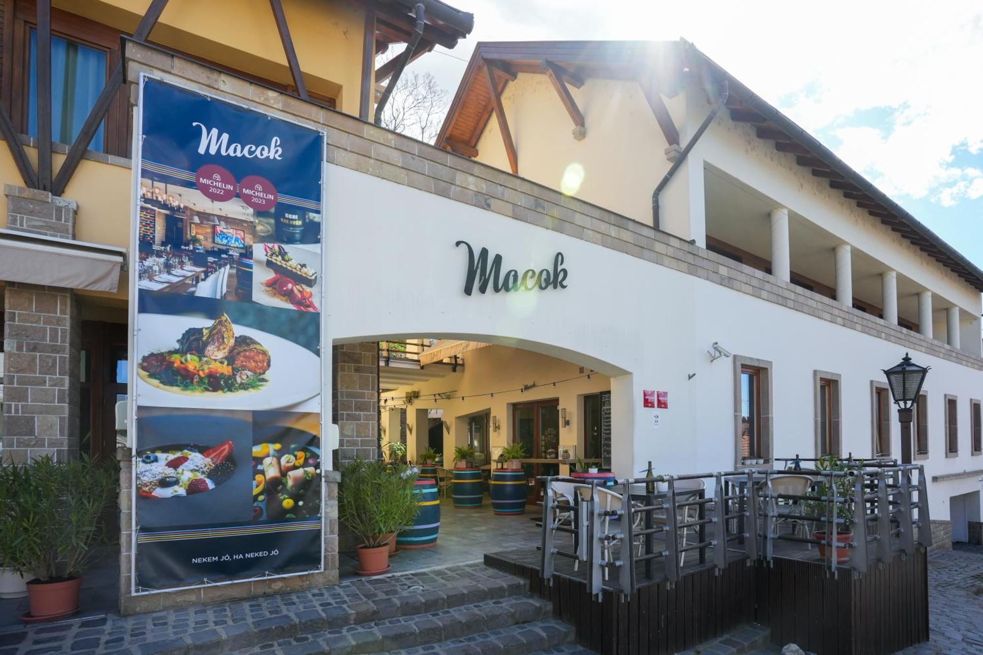 Imola Udvarhaz Dessert Hotel Егер Екстериор снимка