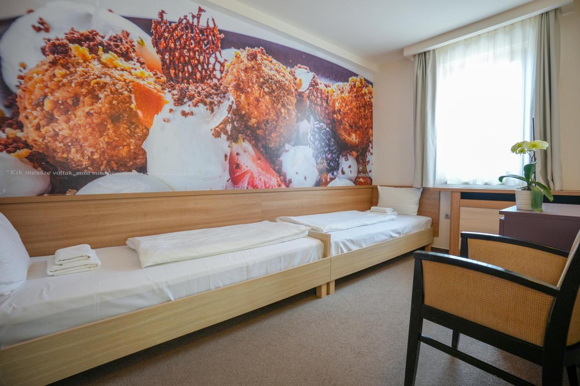 Imola Udvarhaz Dessert Hotel Егер Екстериор снимка