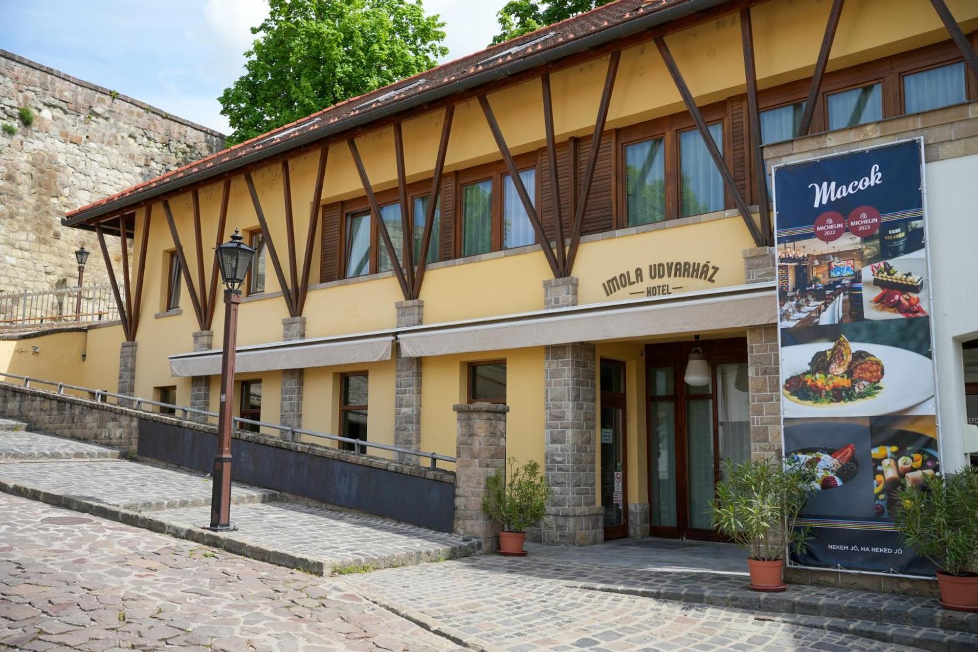 Imola Udvarhaz Dessert Hotel Егер Екстериор снимка