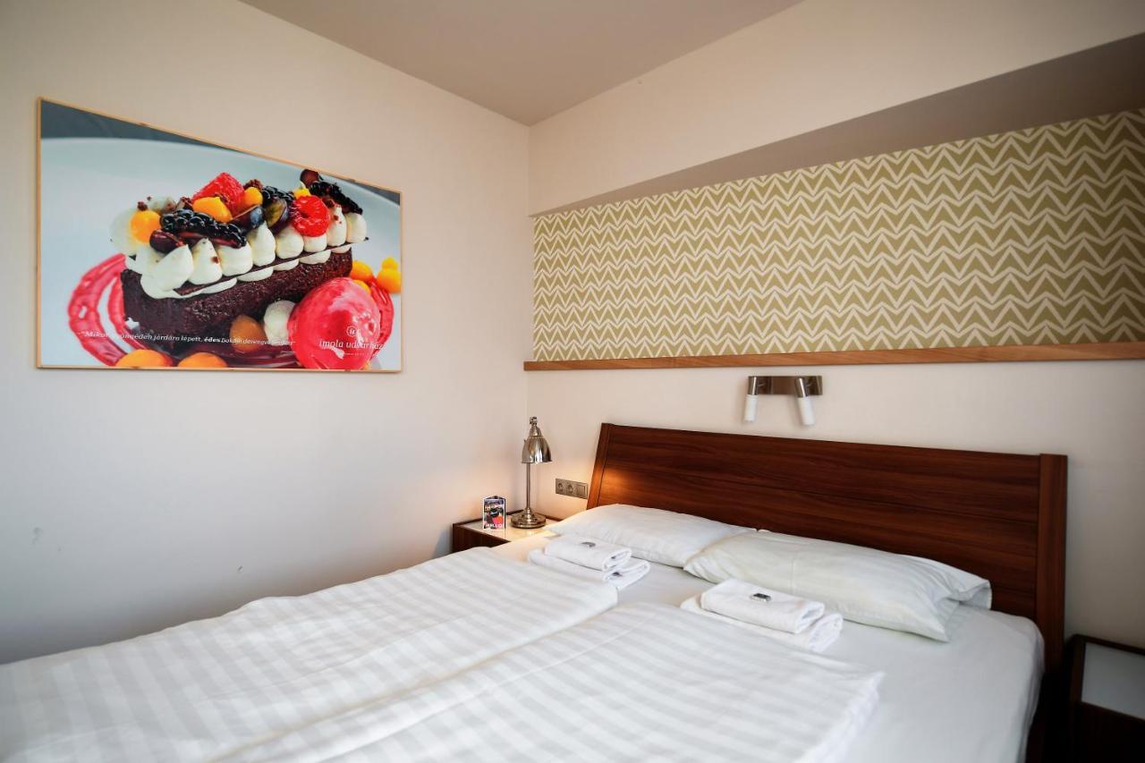 Imola Udvarhaz Dessert Hotel Егер Екстериор снимка