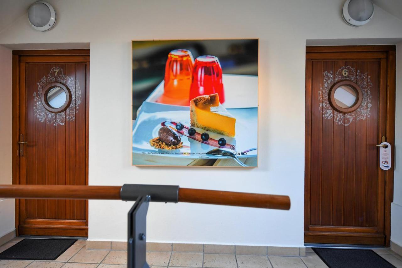 Imola Udvarhaz Dessert Hotel Егер Екстериор снимка