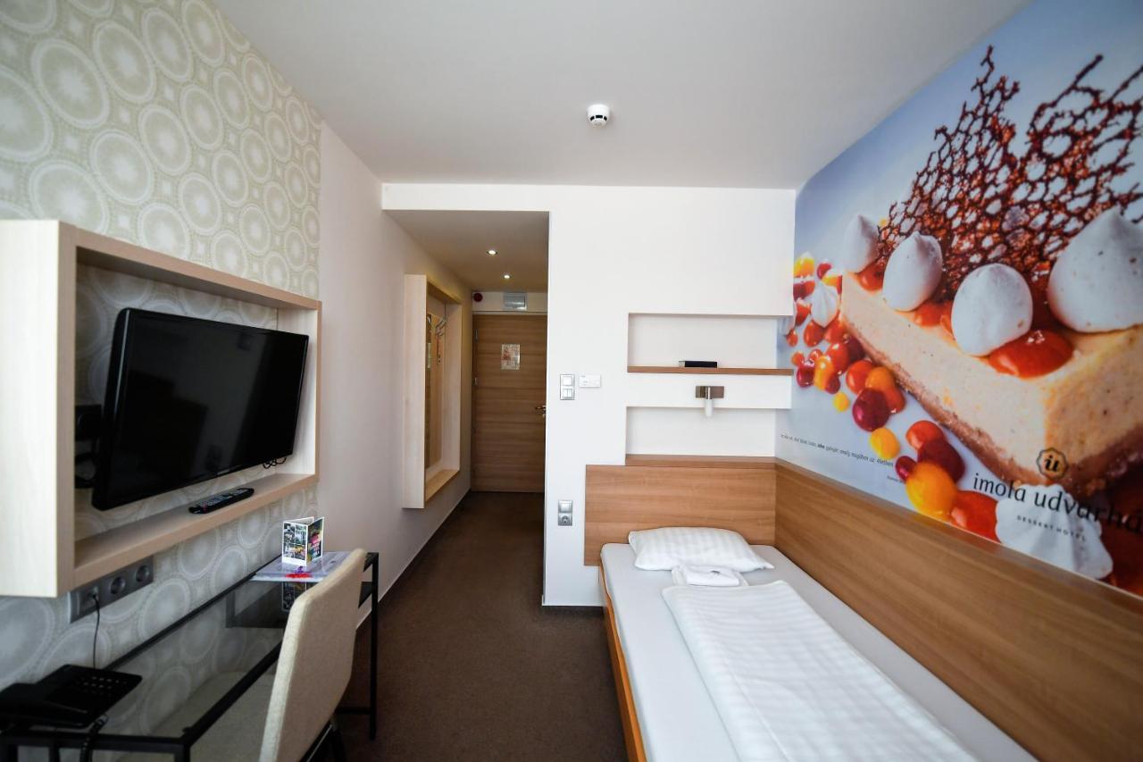 Imola Udvarhaz Dessert Hotel Егер Екстериор снимка