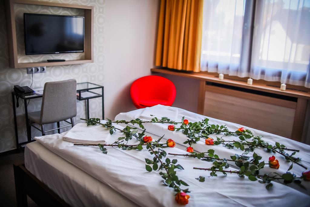 Imola Udvarhaz Dessert Hotel Егер Стая снимка